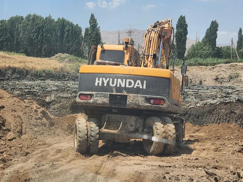 Экскаватор Hyundai 2012 года — фото 4