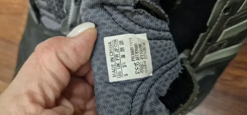 Продам фирменные кроссовки на мальчика — фото 2