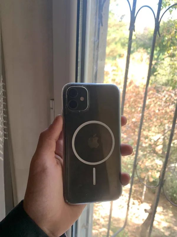 iPhone 11 4