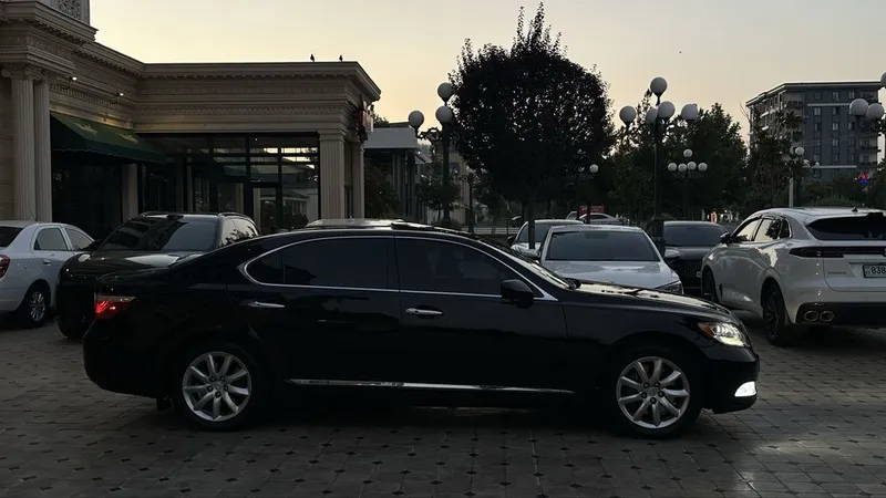 Продаётся Lexus LS600HL 4wd 2008 года 4 Продаётся Lexus LS600HL 4wd 2008 года 4
