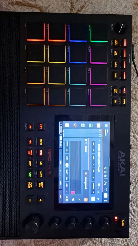 AKAI MPC LIVE 2 ideal holatda 1