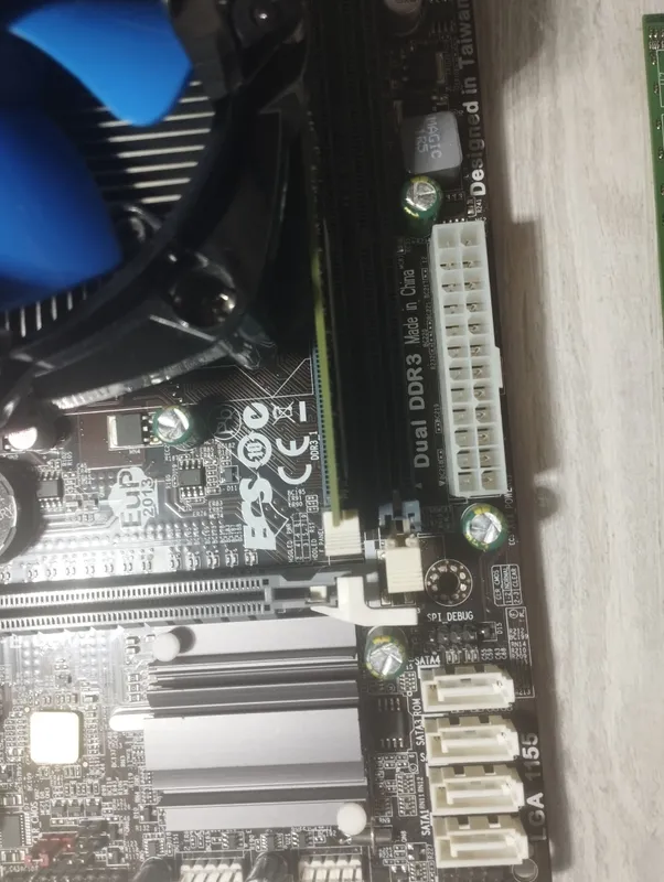 ECS LGA1155 + Core i3 + 4GB DDR3 + Kuler 2