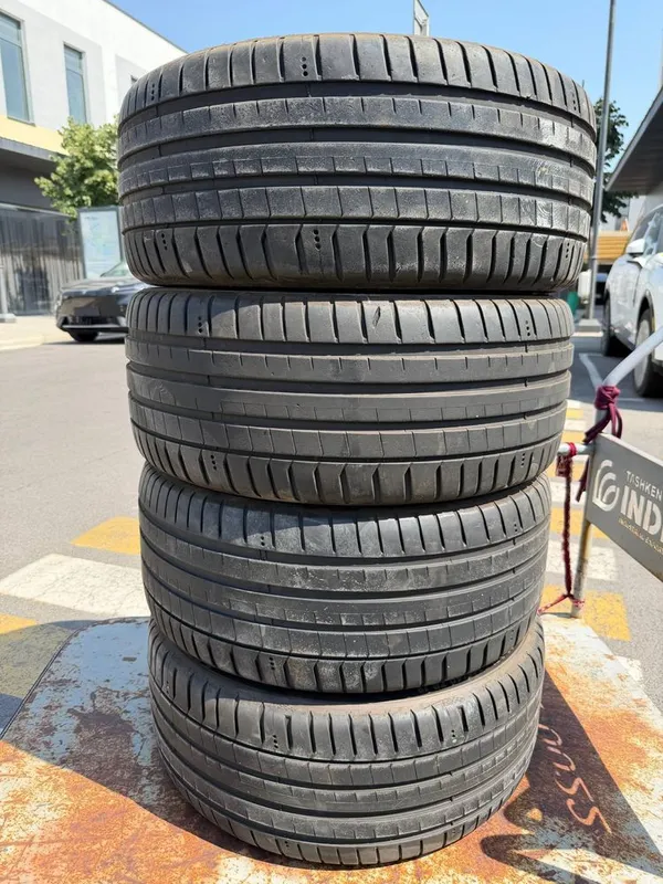 Michelin R19 245/40/19 2 Michelin R19 245/40/19 2