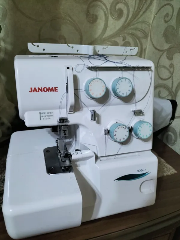Janome averlog 9004D