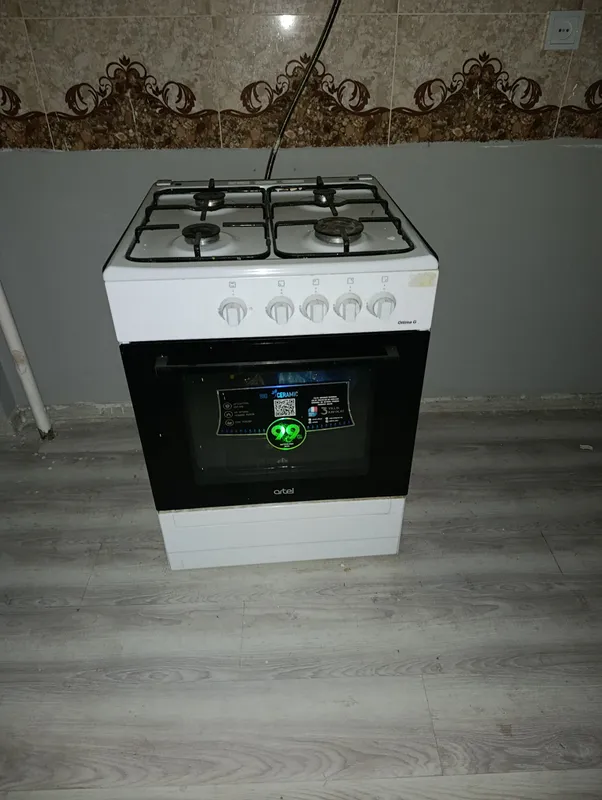 продаю новую газовую плиту 1