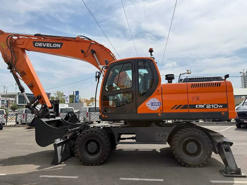Develon DX210 Made in Korea 2 Develon DX210 Made in Korea 2