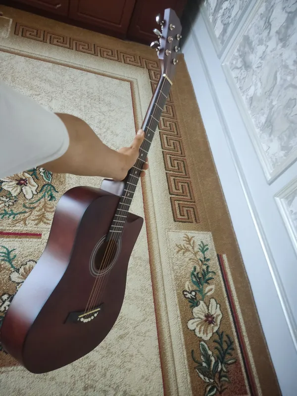 Clasic gitara yangi 2 3 marta ishlatilgan holos xolati chotki 4 Clasic gitara yangi 2 3 marta ishlatilgan holos xolati chotki 4