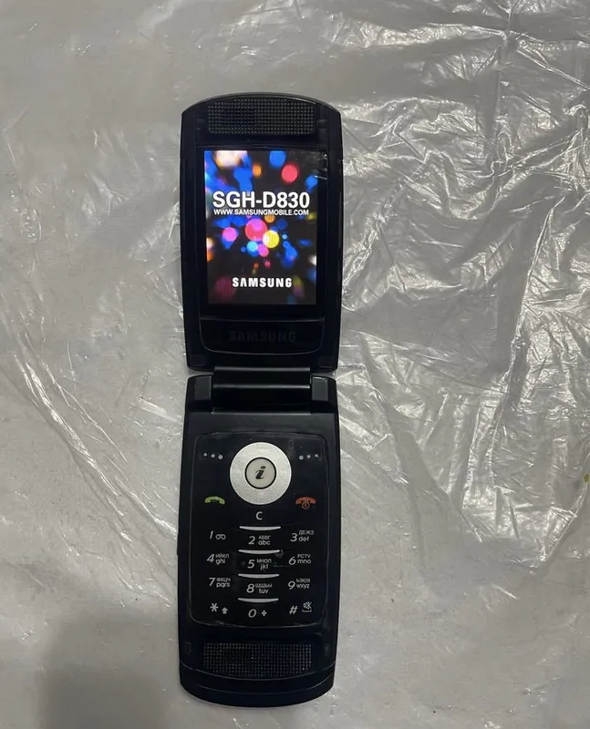 Срочно продаю Samsung D830 2