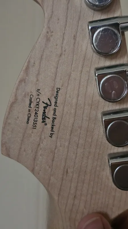 Squier by Fender Stratocaster HSS, Sunburst 3 Squier by Fender Stratocaster HSS, Sunburst 3