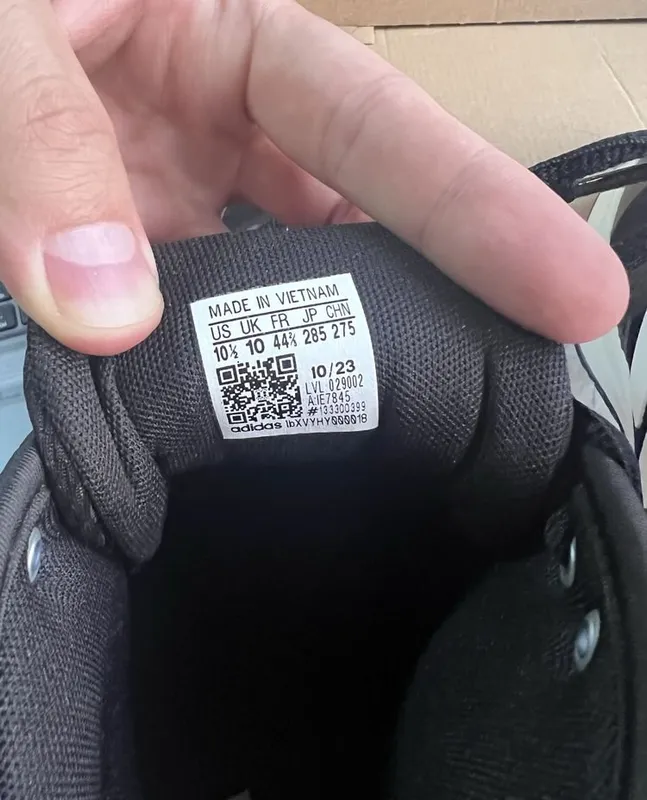 Новые оригинальные кроссовки Adidas Bounce Legends YANGI KROSSOVKALARI 5 Новые оригинальные кроссовки Adidas Bounce Legends YANGI KROSSOVKALARI 5