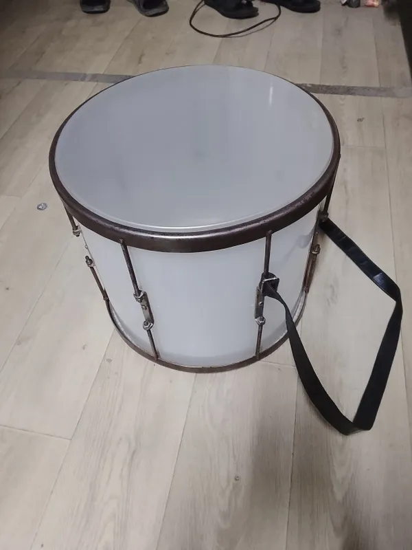 Dovul chalinadigan zarbli musiqa asbobi