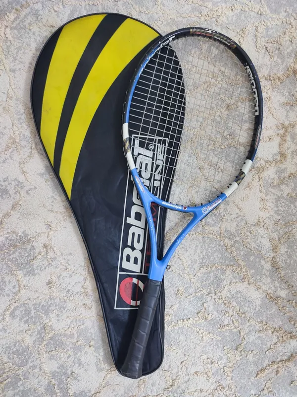 Продам теннисную ракетку Babolat