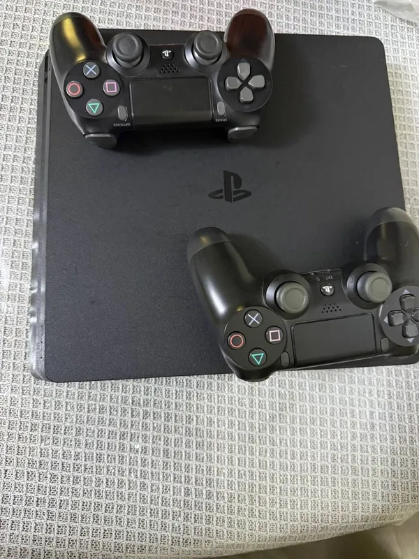 Playstation 4 Slim 1 Playstation 4 Slim 1