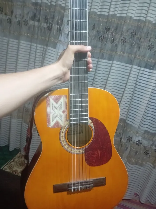 Gitara sotiladi Claccik ekvalayzrli