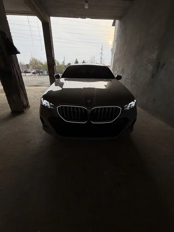 BMW 520i 2025 Yil 7000 km yurgan 4