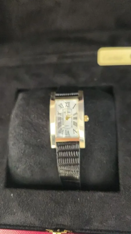 Золотые женские часы Cartier