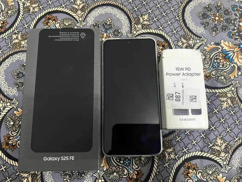 Samsung Galaxy S25FE 6 Samsung Galaxy S25FE 6