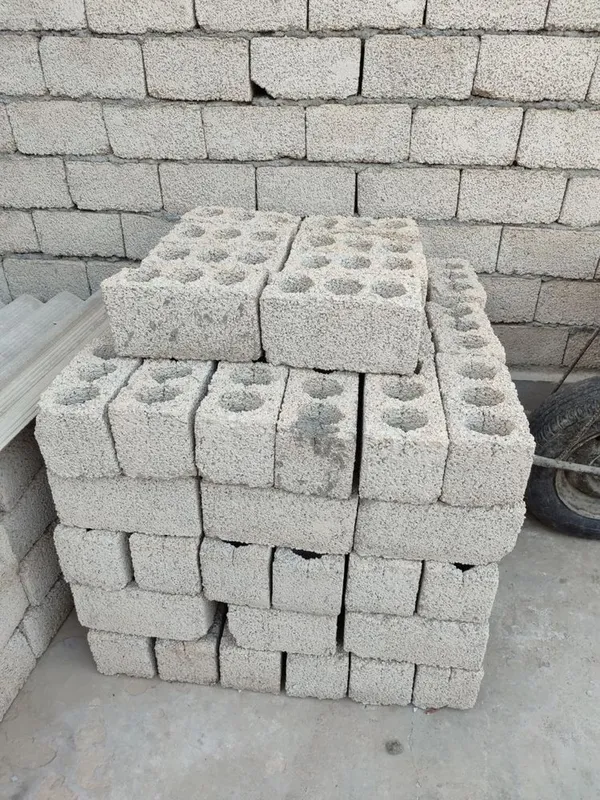 Shlakablok 300 ta bor Shlakablok 300 ta bor