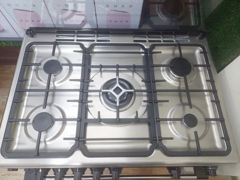 комбинированная кухонная плита бренда Beko. 4