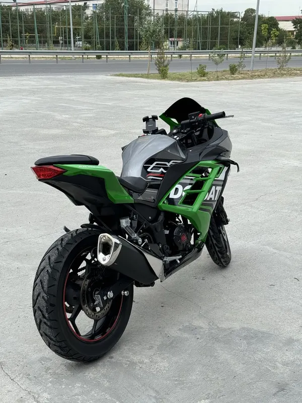 Мотоцикл SportBike 2 Мотоцикл SportBike 2
