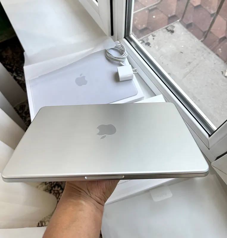 MacBook Neo Silver 8/256GB LLA 3 MacBook Neo Silver 8/256GB LLA 3