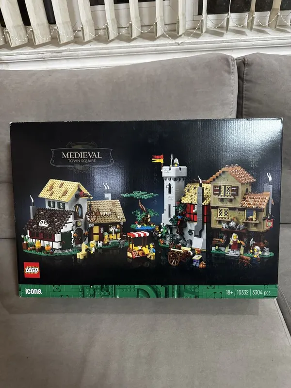LEGO 10332 Medievel town square 1 LEGO 10332 Medievel town square 1