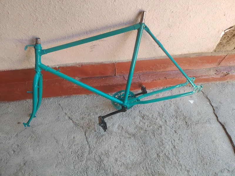 Ural velosiped yaxshi xolatda kraska bo'lgan 4