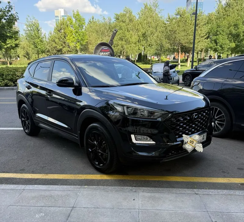 HYUNDAI TUCSON Black Piano Автомобиль — фото 1