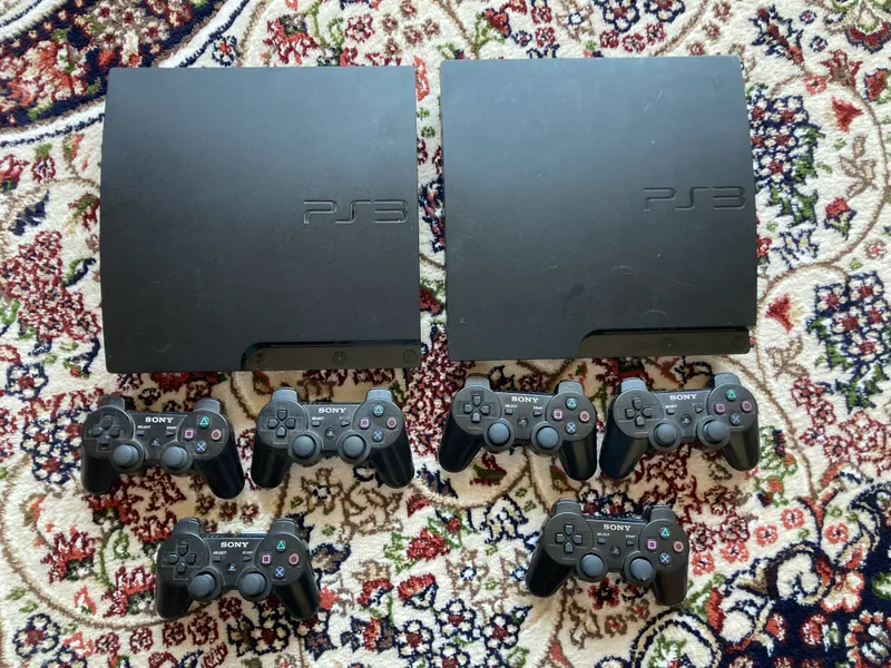 PlayStation 3. Slim. +joystick