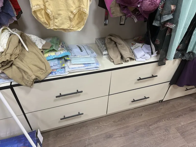 Продам срочно мебель для магазина