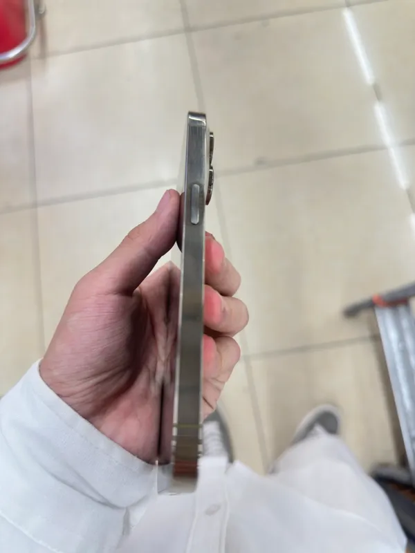 Iphone 14 pro gold 2