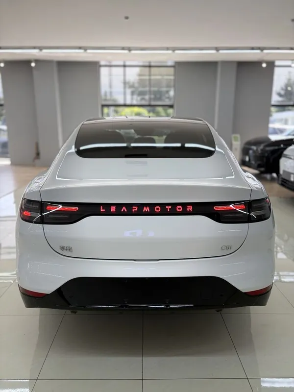 Leapmotor C01 625KM Elektr 2026 Premium Dop opsiya Resatayling Full — фото 3