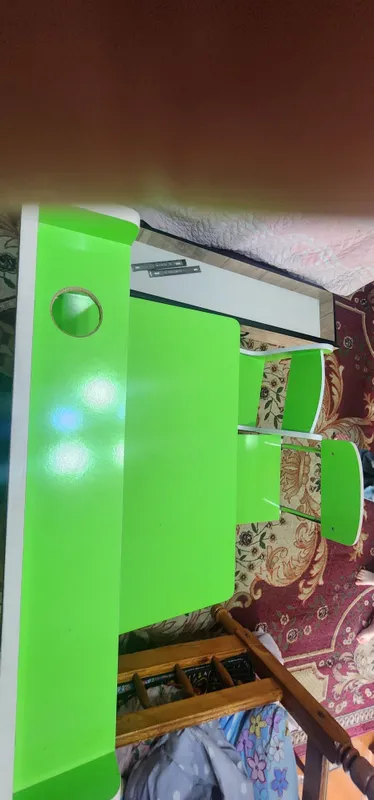 Продается детская парта с двумя стулями 2