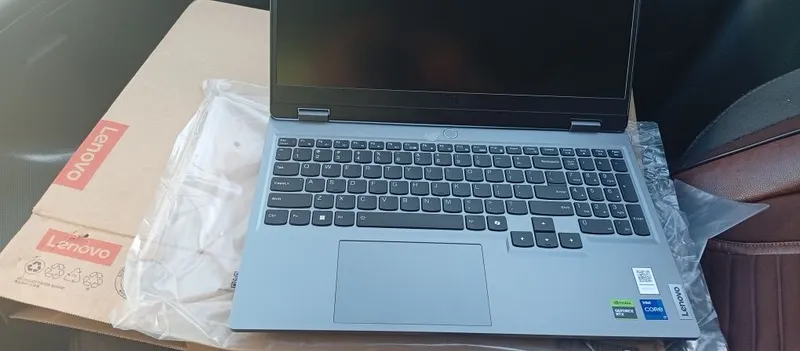 Lenovo i7 LOQ15IRX9
