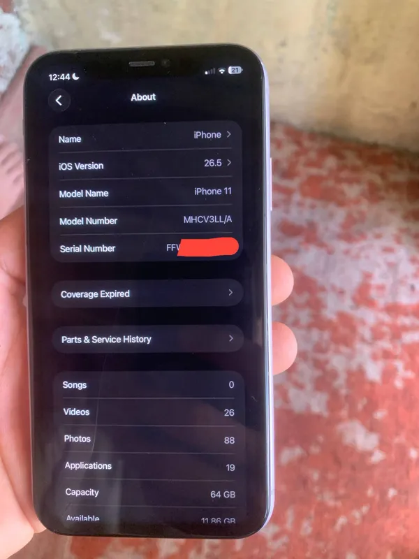 Iphone11 holati 10/9.8 ekranda sal chigi bor 83% 4