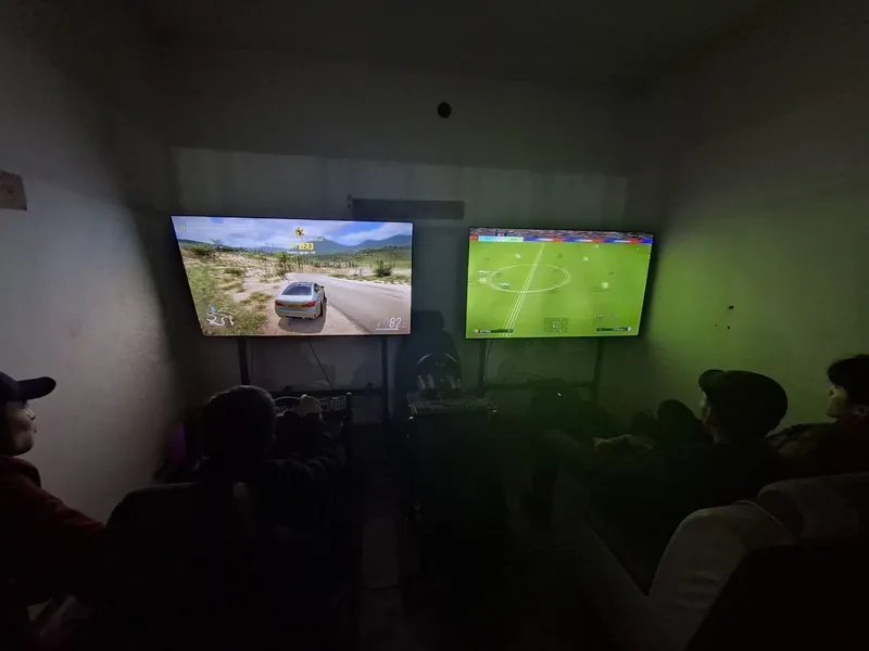 PlayStation 4+qoʻshimcha pultlari, avtosimulyator,pastavka, televizor — фото 1