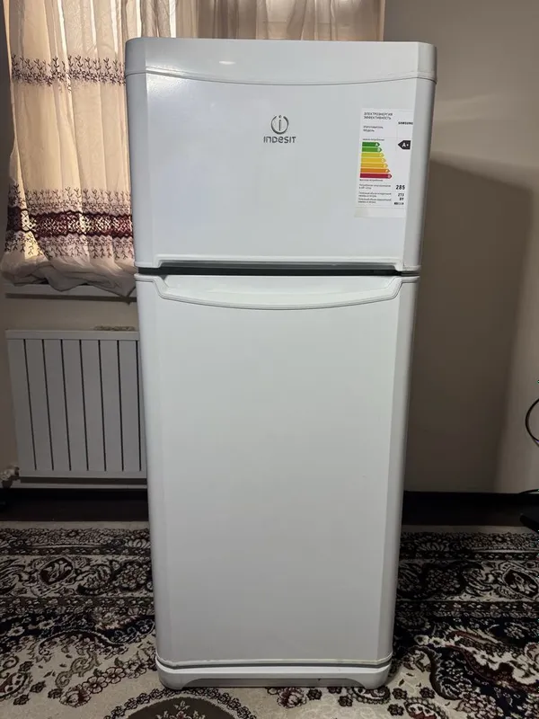 Indesit двухкамерный холодильник в идеальном состоянии 1