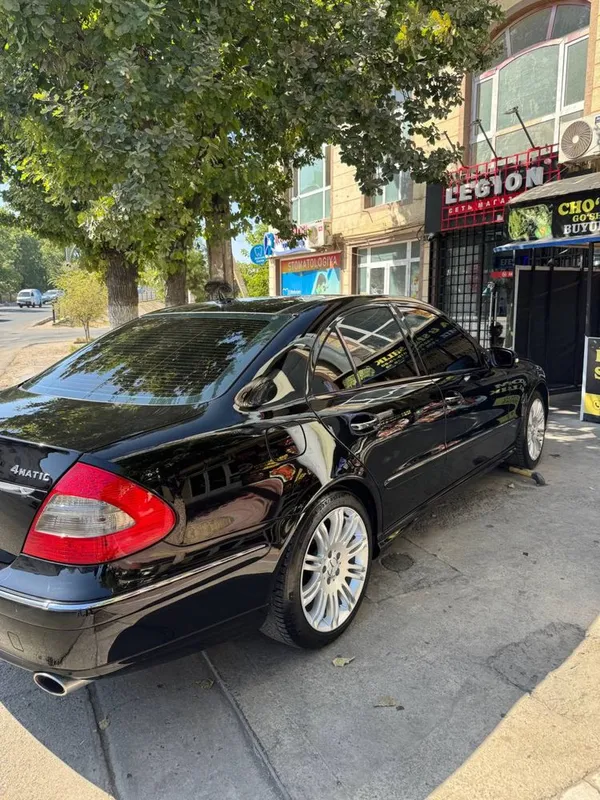 W211 Mersedes Benz 3