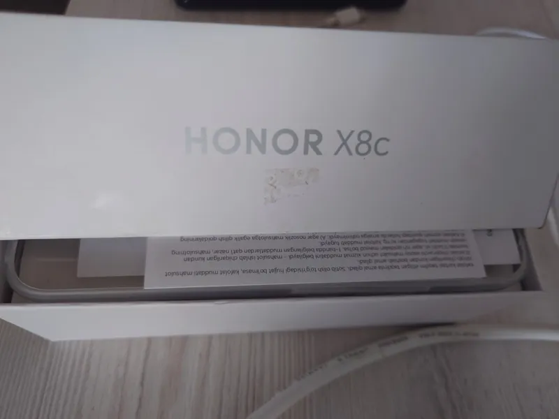 Срочно продам телефон Honor X8c 1