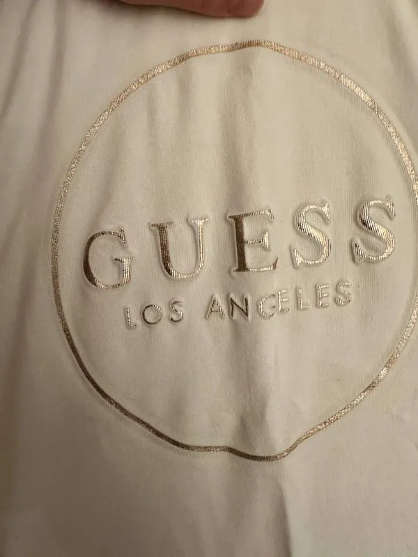 Женская футболка GUESS 2 Женская футболка GUESS 2