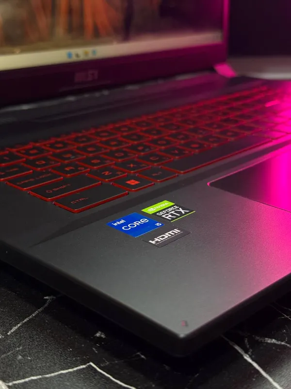 Kuchli igrovoy noutbuk MSI Thin 17 3