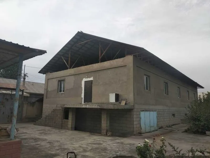 2 qavatli Uy biznes uchun qulay ijaraga beriladi. 1