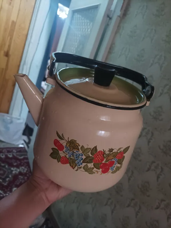 Продается эмалированный чайник 2 Продается эмалированный чайник 2