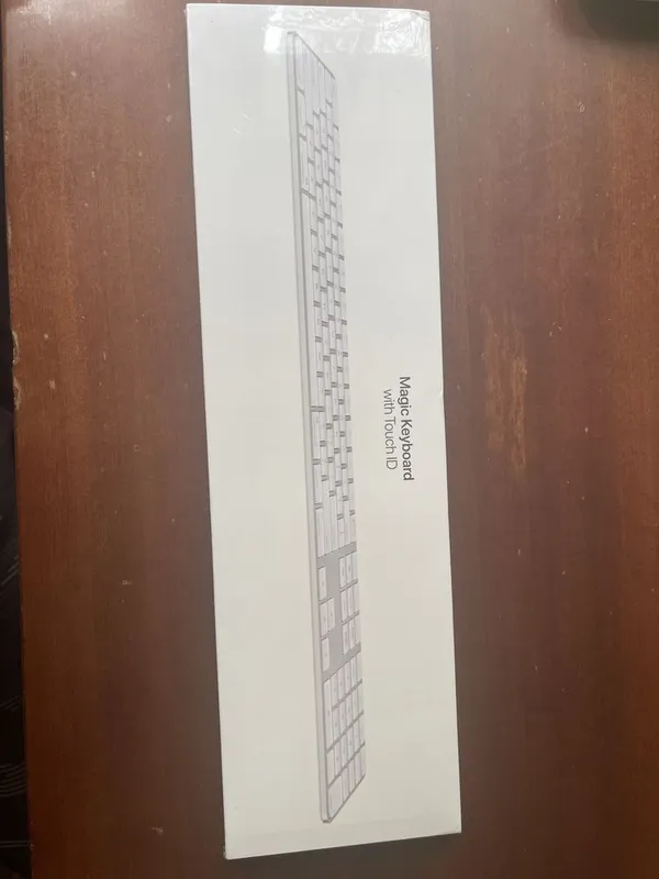Apple Magic keyboard with touch ID and numeric keypad 3