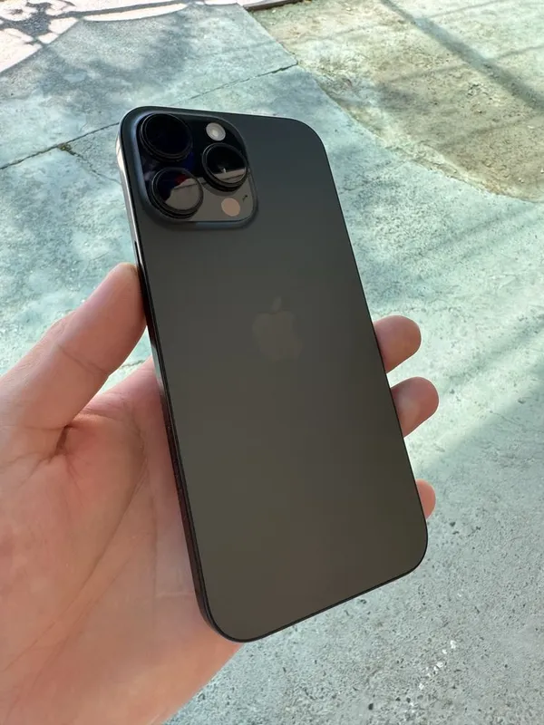16 pro max 256gb Black Ekrani tepasida kichki dog bor 2