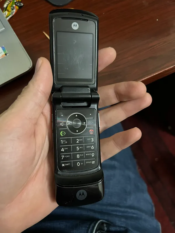 Motorola K1 qora rangda 5