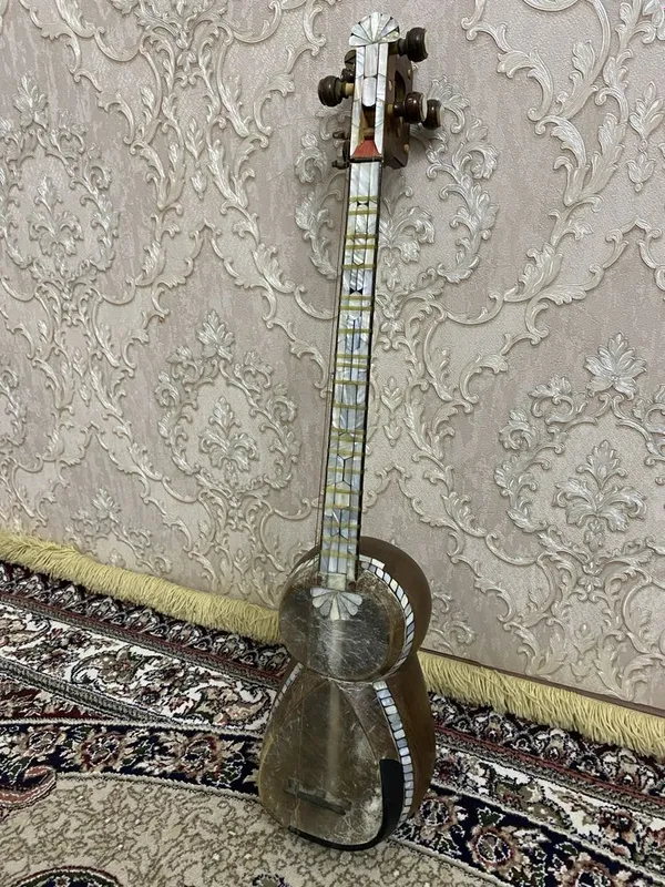 Azarbayjon rubobi yong’oq daraxtidan bo’lgan 8 mln so — фото 1