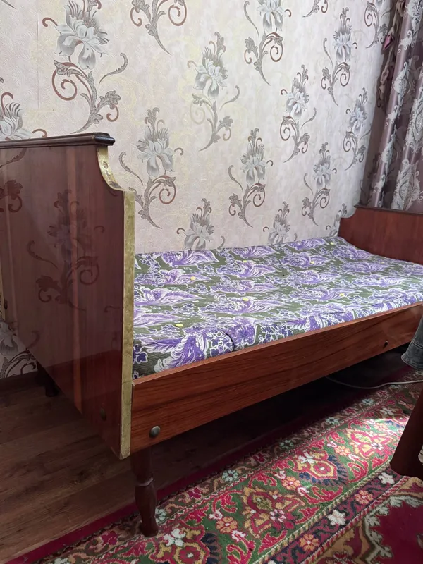 Продаю 2 кровати с матрасами