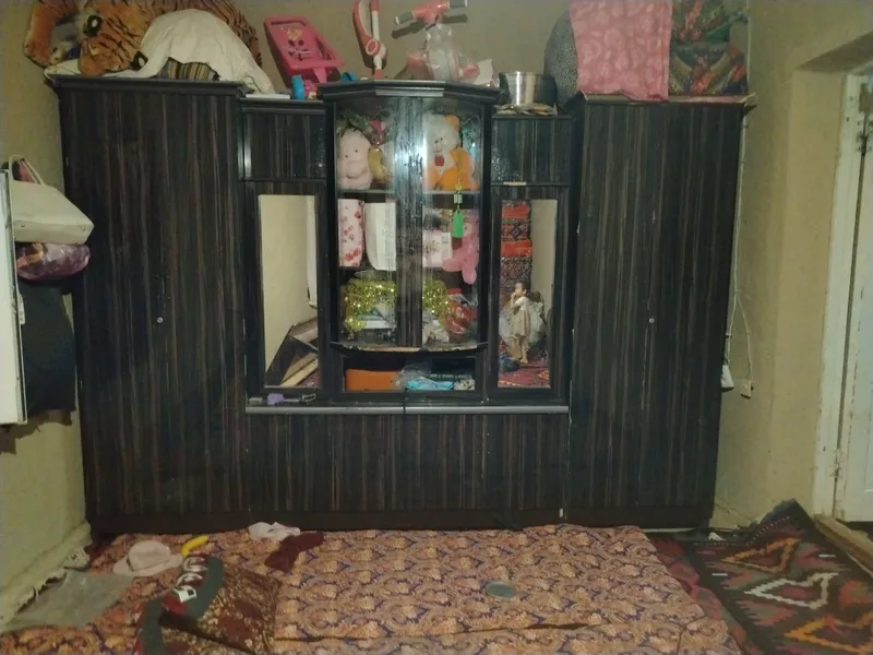 garnitur holati yaxshi rangi hamliyon razmeri 3m 1 garnitur holati yaxshi rangi hamliyon razmeri 3m 1