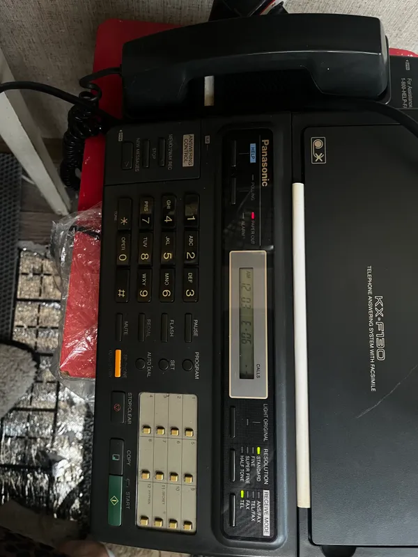 Panasonic KX-F130 / факс + автоответчик на кассете 1 Panasonic KX-F130 / факс + автоответчик на кассете 1